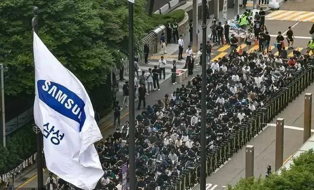 三星超过2000名员工在总部集会抗议